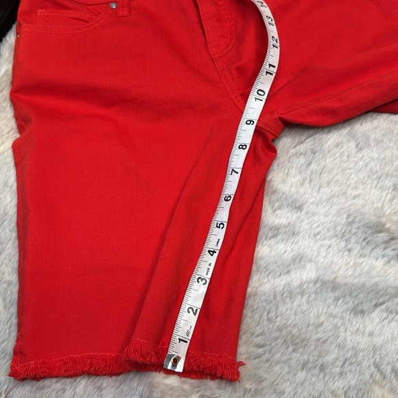 CHICO’S | Girlfriend 7" Fray Hem Denim Shorts, in MADEIRA RED, Size 4, NWT - Picture 5 of 9